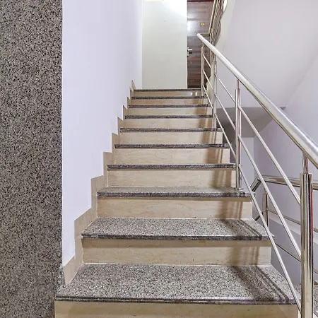 Fabhotel Monark-2