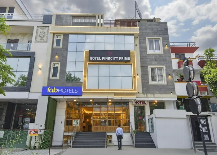 Fabhotel Pink City - World Trade Park